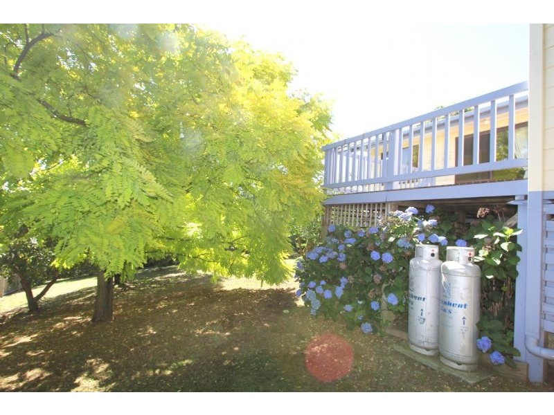 24 Murray Street, Mirboo North VIC 3871