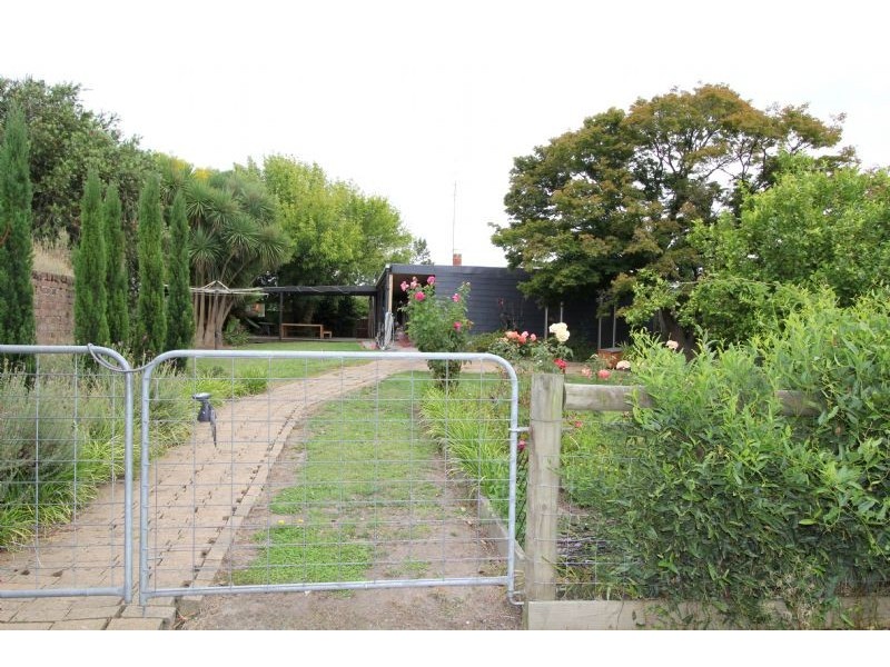 50-52 Ridgway, Mirboo North VIC 3871