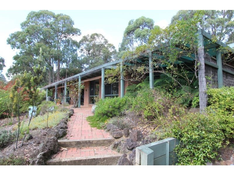 9 Grey Road, Mirboo North VIC 3871