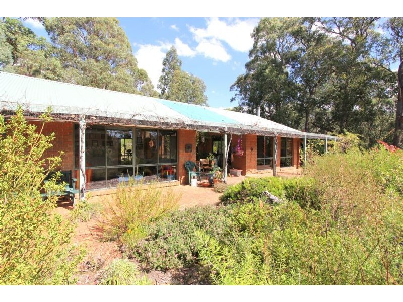 9 Grey Road, Mirboo North VIC 3871