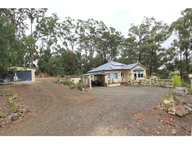 11 Balook Street, Mirboo North VIC 3871