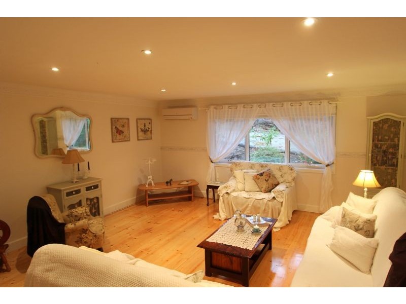 11 Balook Street, Mirboo North VIC 3871