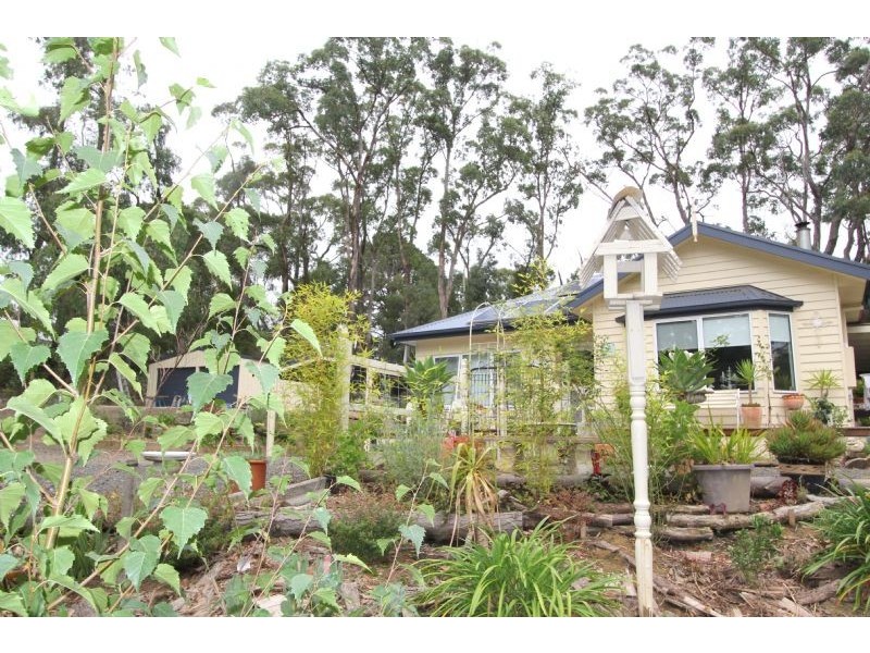 11 Balook Street, Mirboo North VIC 3871