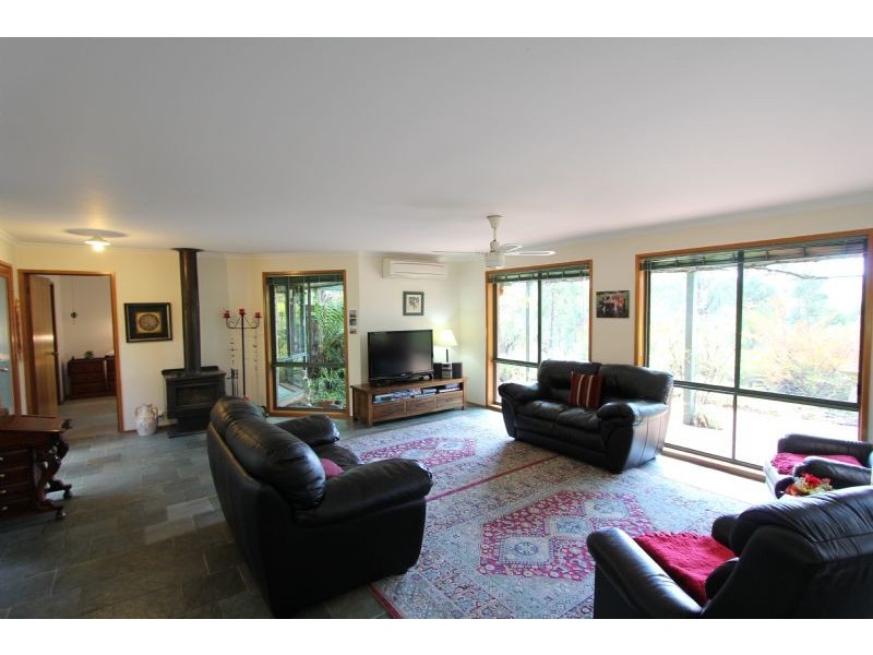 9 Grey Road, Mirboo North VIC 3871