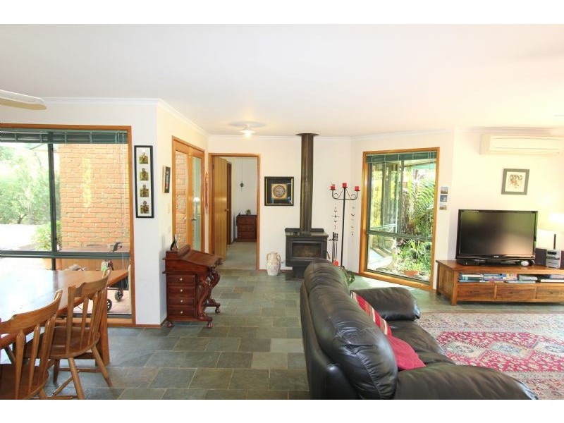 9 Grey Road, Mirboo North VIC 3871