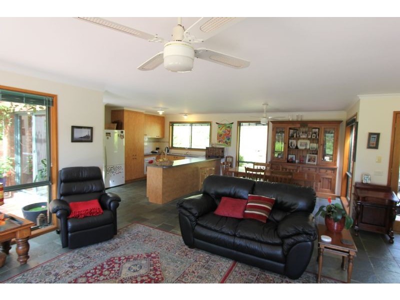 9 Grey Road, Mirboo North VIC 3871