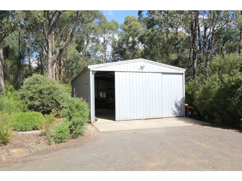 9 Grey Road, Mirboo North VIC 3871