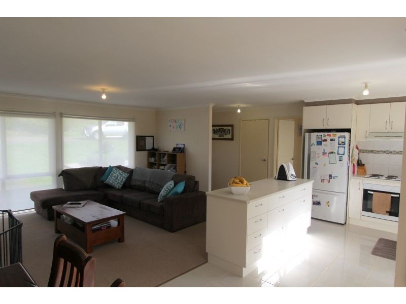 17 Bourke Street, Mirboo North VIC 3871