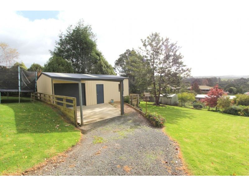 17 Bourke Street, Mirboo North VIC 3871