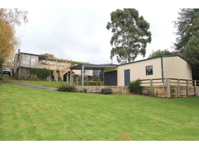 17 Bourke Street, Mirboo North VIC 3871