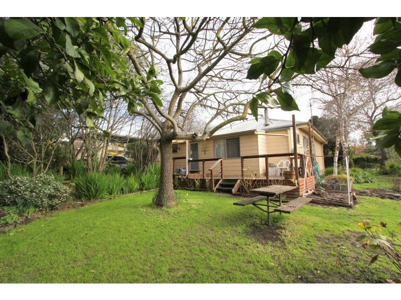 4 Balding Street, Mirboo North VIC 3871