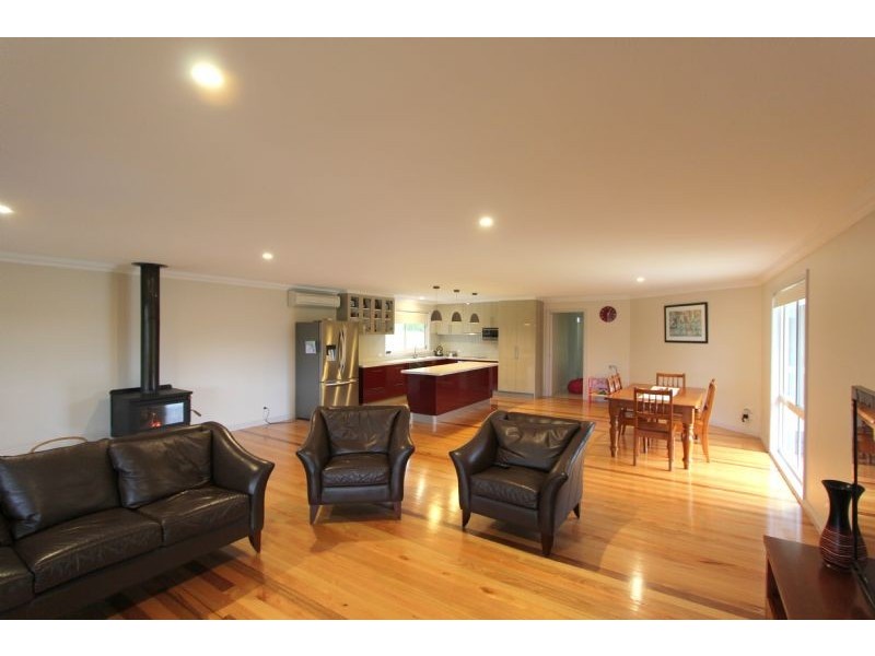 8 Grey Road, Mirboo North VIC 3871