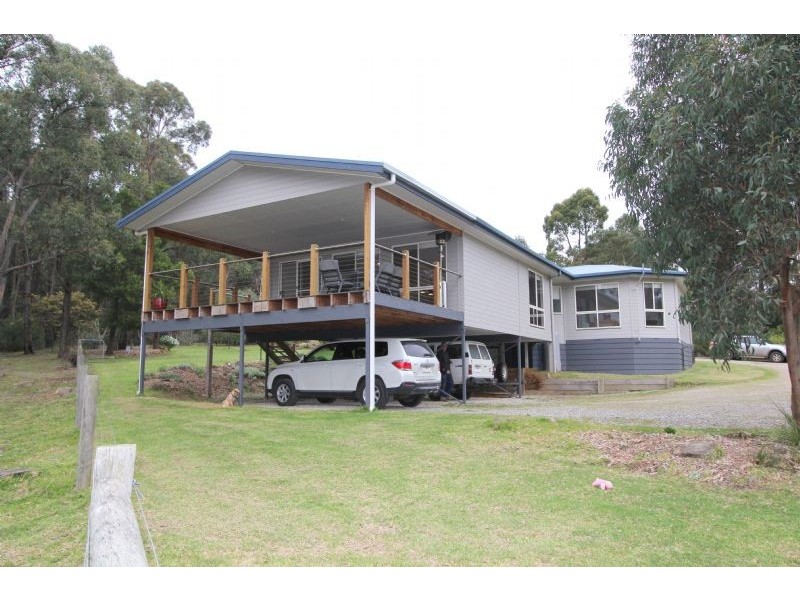 8 Grey Road, Mirboo North VIC 3871