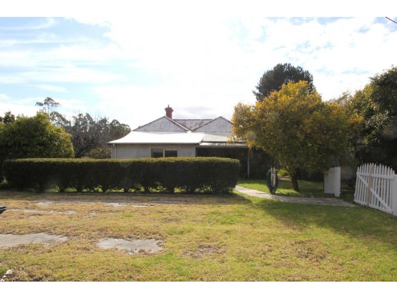 4 Mechanics Street, Boolarra VIC 3870