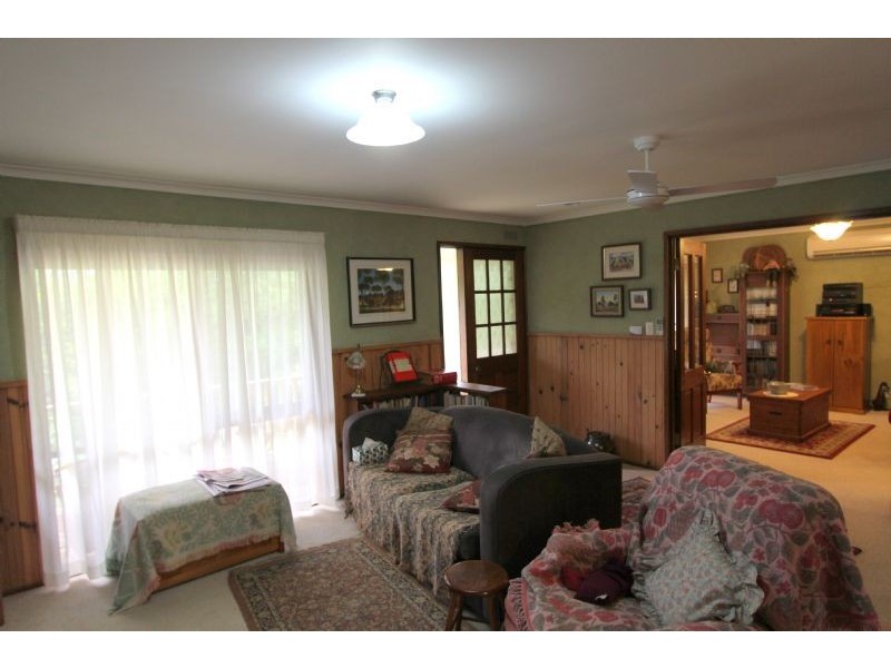 25 Balding Street, Mirboo North VIC 3871