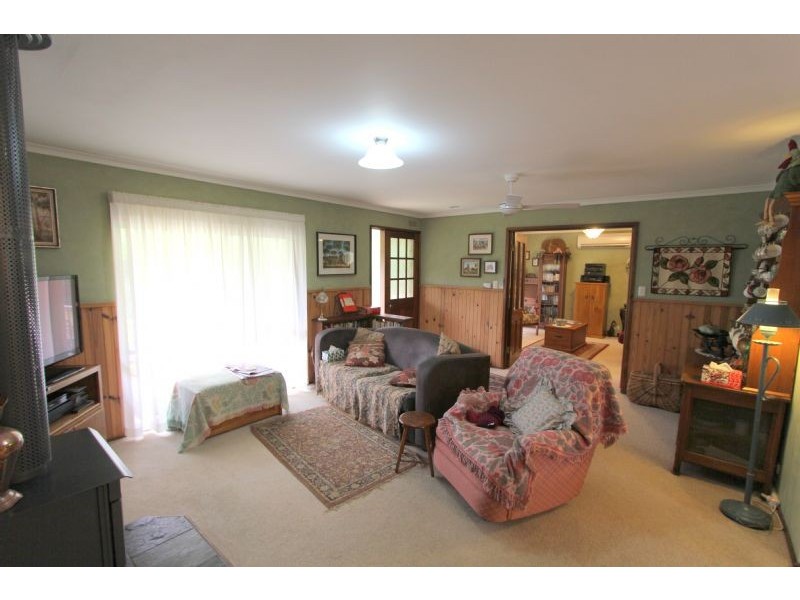 25 Balding Street, Mirboo North VIC 3871