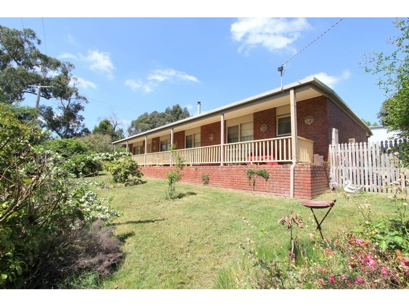 25 Balding Street, Mirboo North VIC 3871