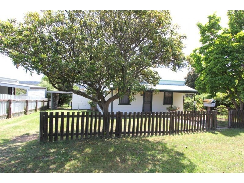 35 Couper Street, Mirboo North VIC 3871