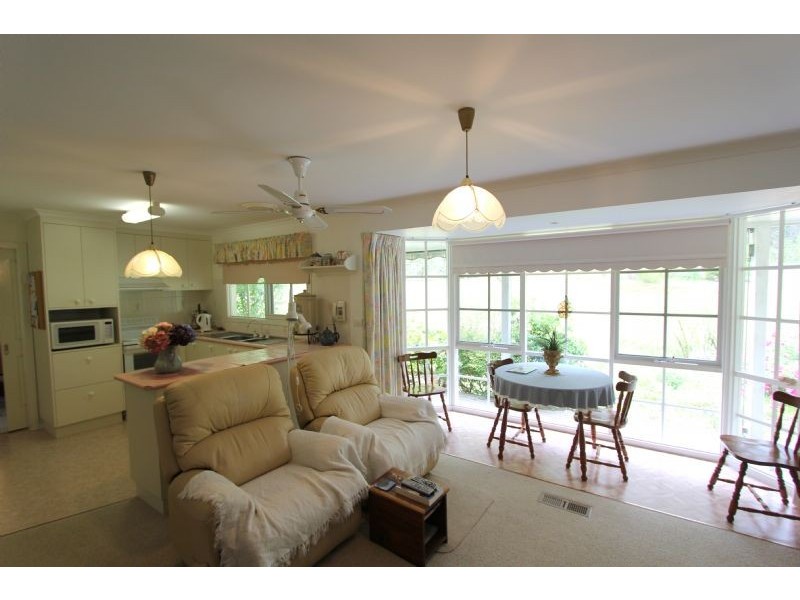 18 Golf Links Drive, Mirboo North VIC 3871