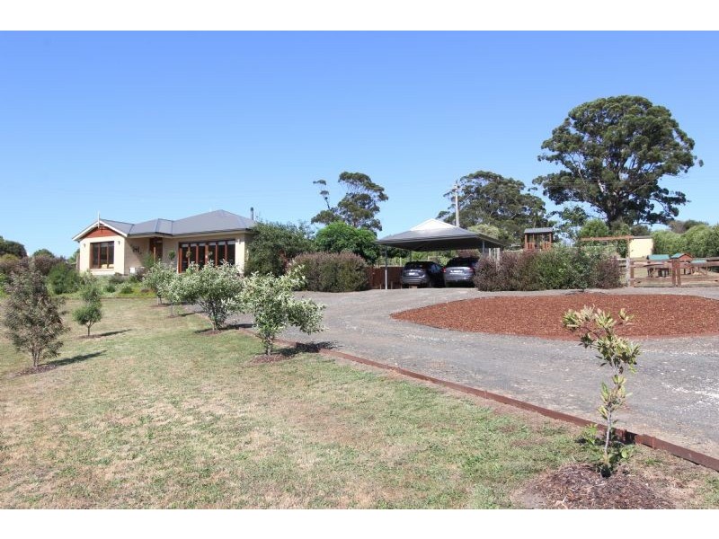 18 Josephine Crescent, Mirboo North VIC 3871