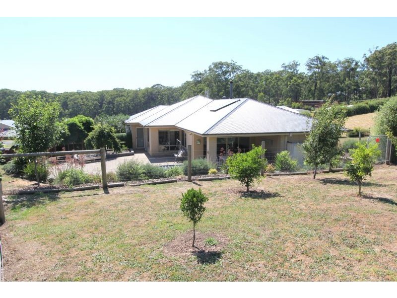 18 Josephine Crescent, Mirboo North VIC 3871