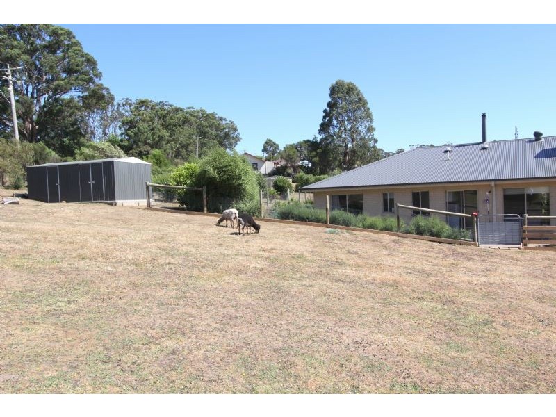 18 Josephine Crescent, Mirboo North VIC 3871