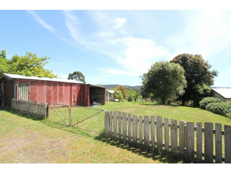 37 Couper Street, Mirboo North VIC 3871