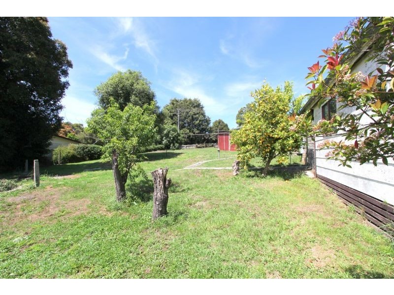 37 Couper Street, Mirboo North VIC 3871
