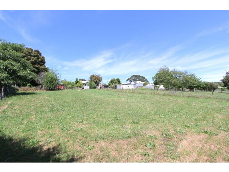 37 Couper Street, Mirboo North VIC 3871