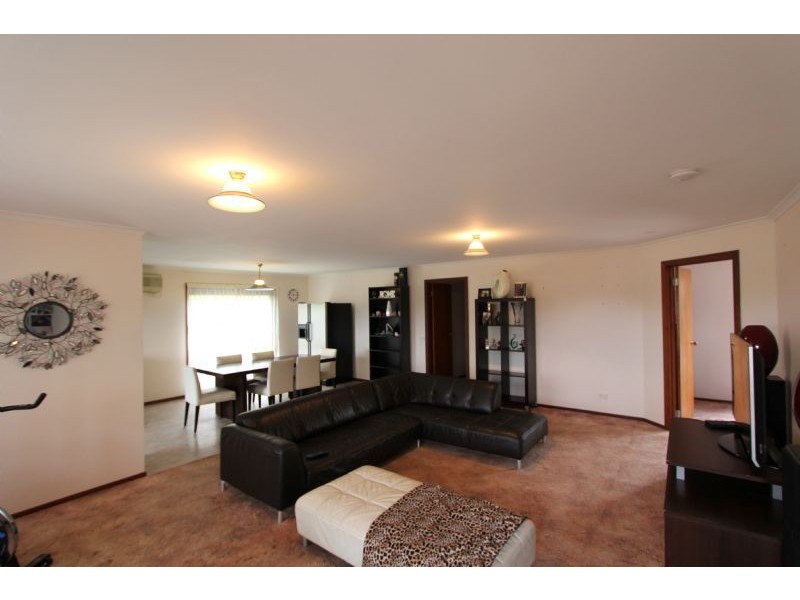 10 Allen Street, Mirboo North VIC 3871