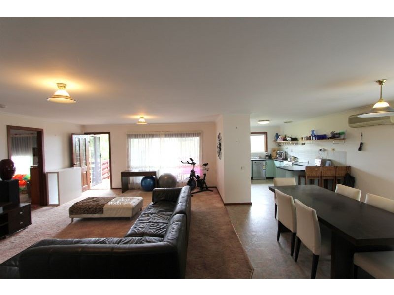 10 Allen Street, Mirboo North VIC 3871