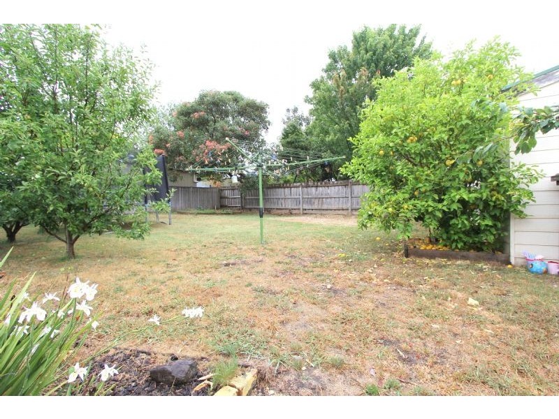 10 Allen Street, Mirboo North VIC 3871