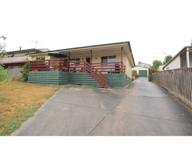 10 Allen Street, Mirboo North VIC 3871