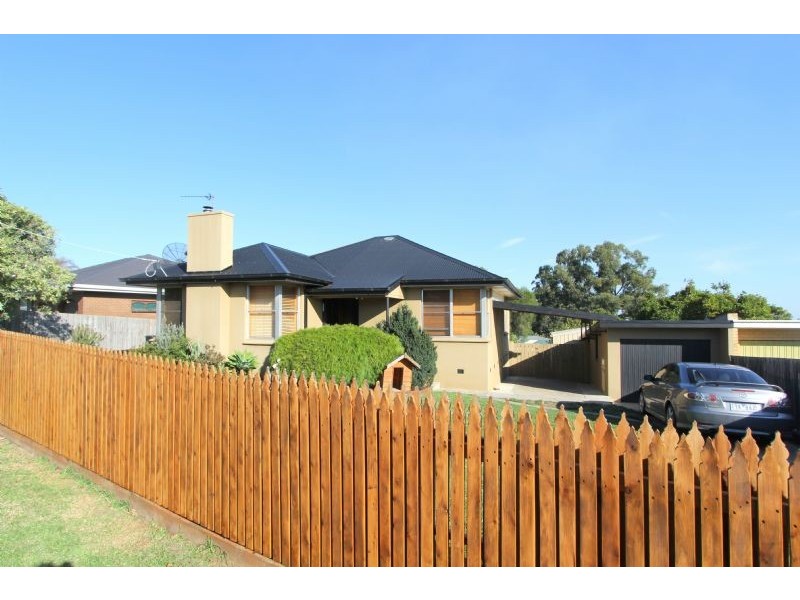 12 Peacock Street, Mirboo North VIC 3871