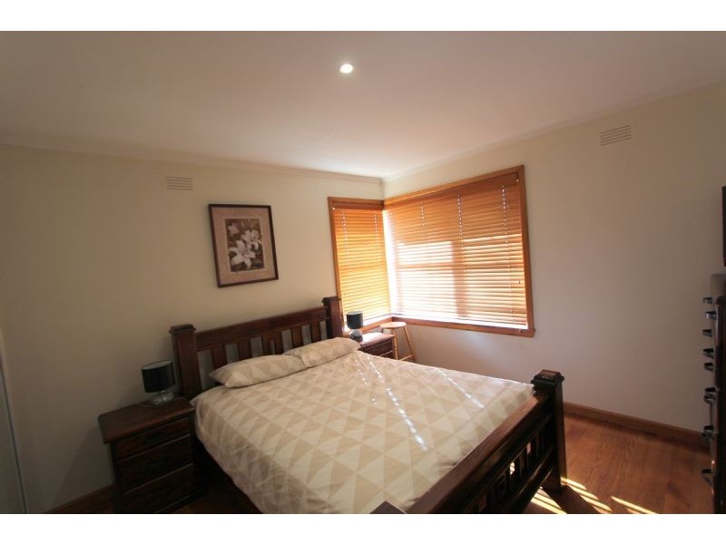 12 Peacock Street, Mirboo North VIC 3871