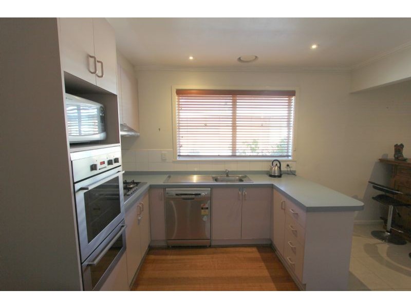 12 Peacock Street, Mirboo North VIC 3871