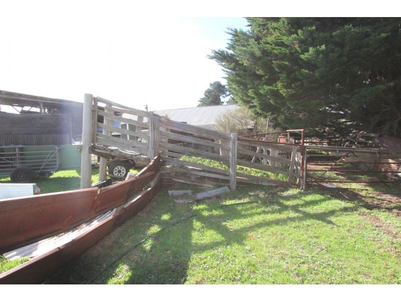 82 Wembridges Road, Mirboo North VIC 3871