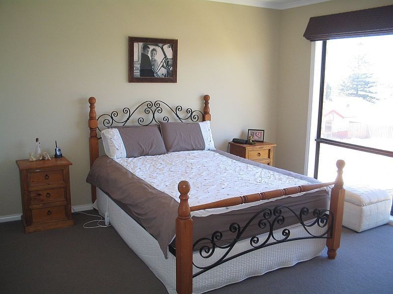 24 Leonard Drive, Drysdale VIC 3222