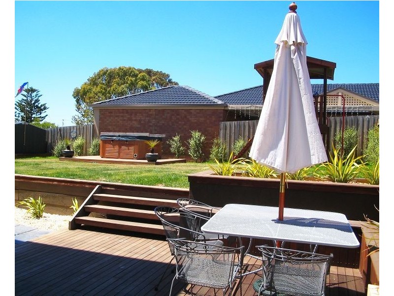 24 Leonard Drive, Drysdale VIC 3222