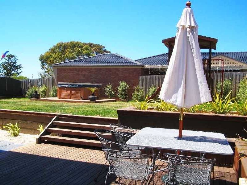 24 Leonard Drive, Drysdale VIC 3222