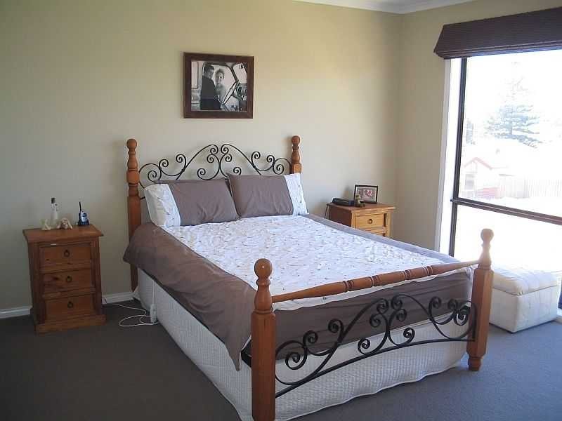 24 Leonard Drive, Drysdale VIC 3222