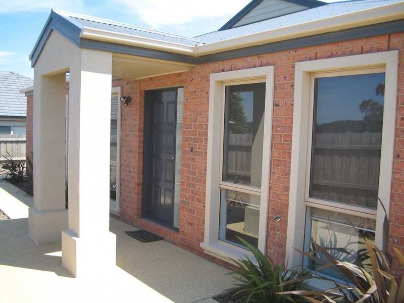 Unit 2/102 Barrands Lane, Drysdale VIC 3222