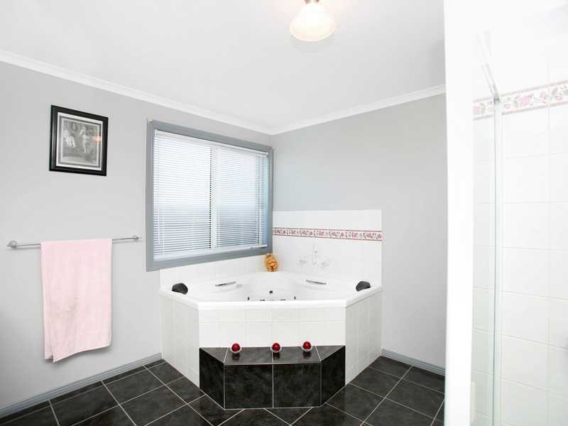 18 Marsh Court, Drysdale VIC 3222