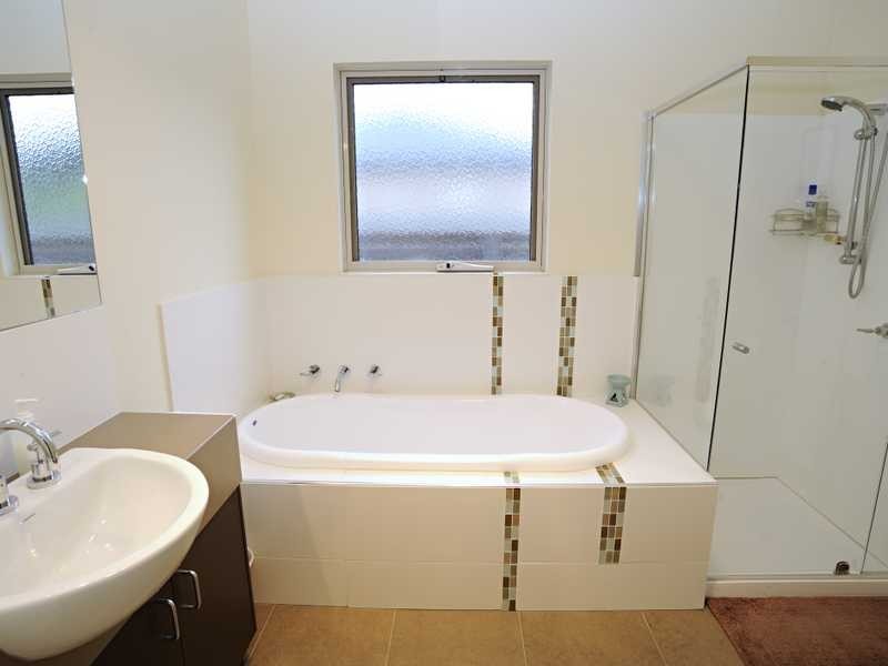 1/10 Marsh Court, Drysdale VIC 3222