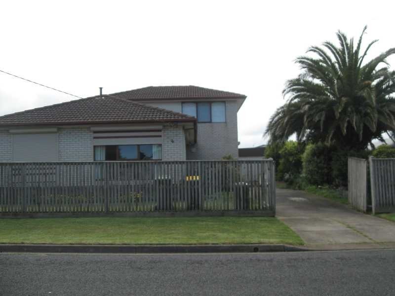 4 Dudley Parade, St Leonards VIC 3223