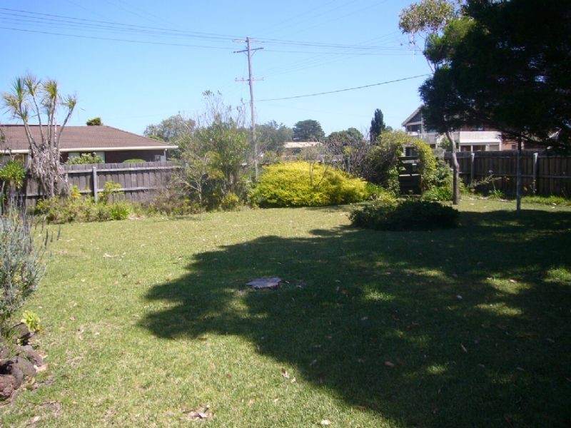 27 Whiting Avenue, Indented Head VIC 3223