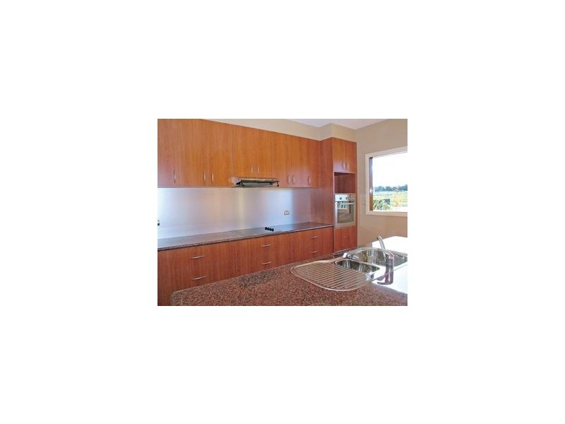 3 Calk Terrace, St Leonards VIC 3223