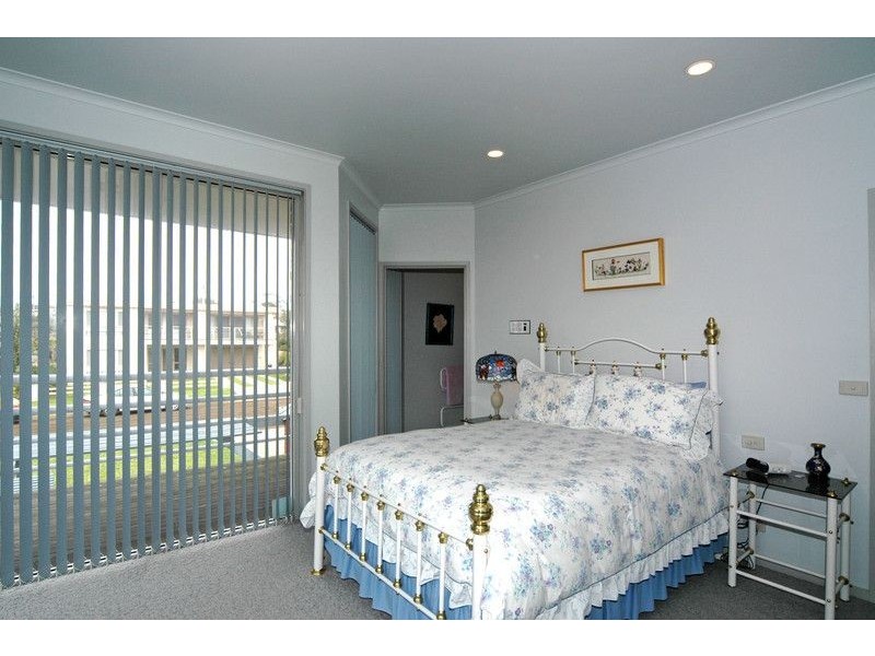 Indented Head VIC 3223