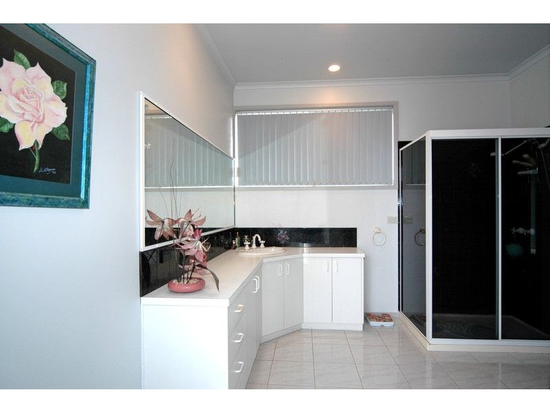 Indented Head VIC 3223