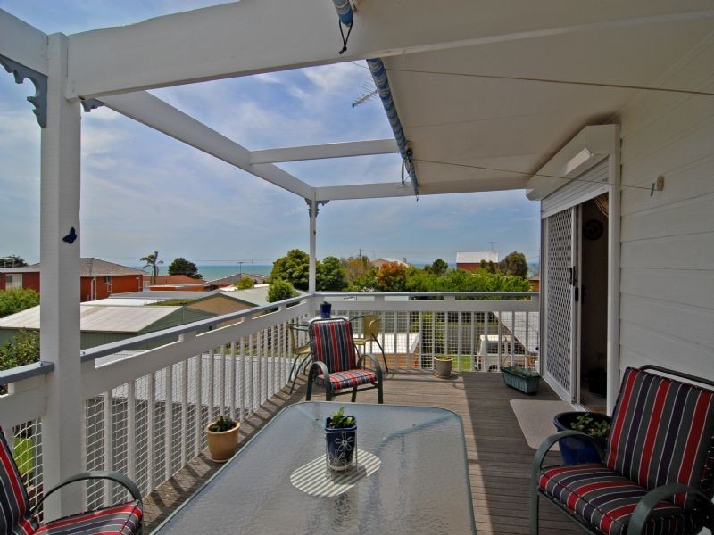 6 Clyde Avenue, St Leonards VIC 3223